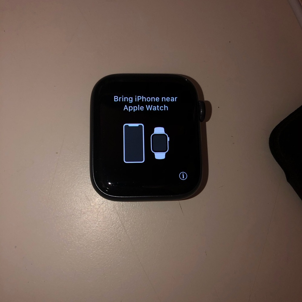 Iwatch series 4 44mm screen gps
